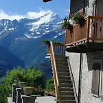 Le Vieux Noyer - Al Villaggio Di Rumiod Aparthotel Saint-Pierre