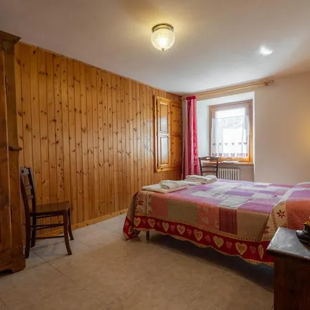 Le Vieux Noyer - Al Villaggio Di Rumiod Aparthotel Saint-Pierre