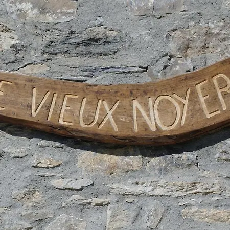 Le Vieux Noyer - Al Villaggio Di Rumiod Aparthotel Saint-Pierre