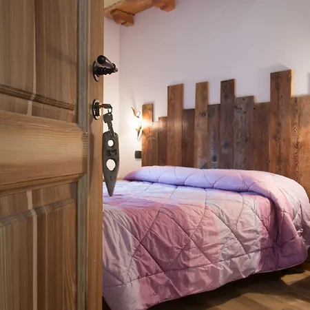 Le Vieux Noyer - Al Villaggio Di Rumiod Aparthotel Saint-Pierre