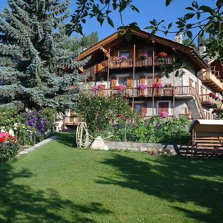 Apartmanhotel Le Vieux Noyer - Al Villaggio Di Rumiod 3*
