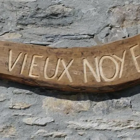 아파트호텔 Le Vieux Noyer - Al Villaggio Di Rumiod 3*