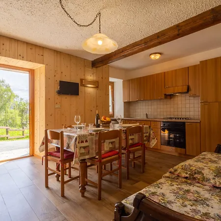 Le Vieux Noyer - Al Villaggio Di Rumiod 3* 셍피에르